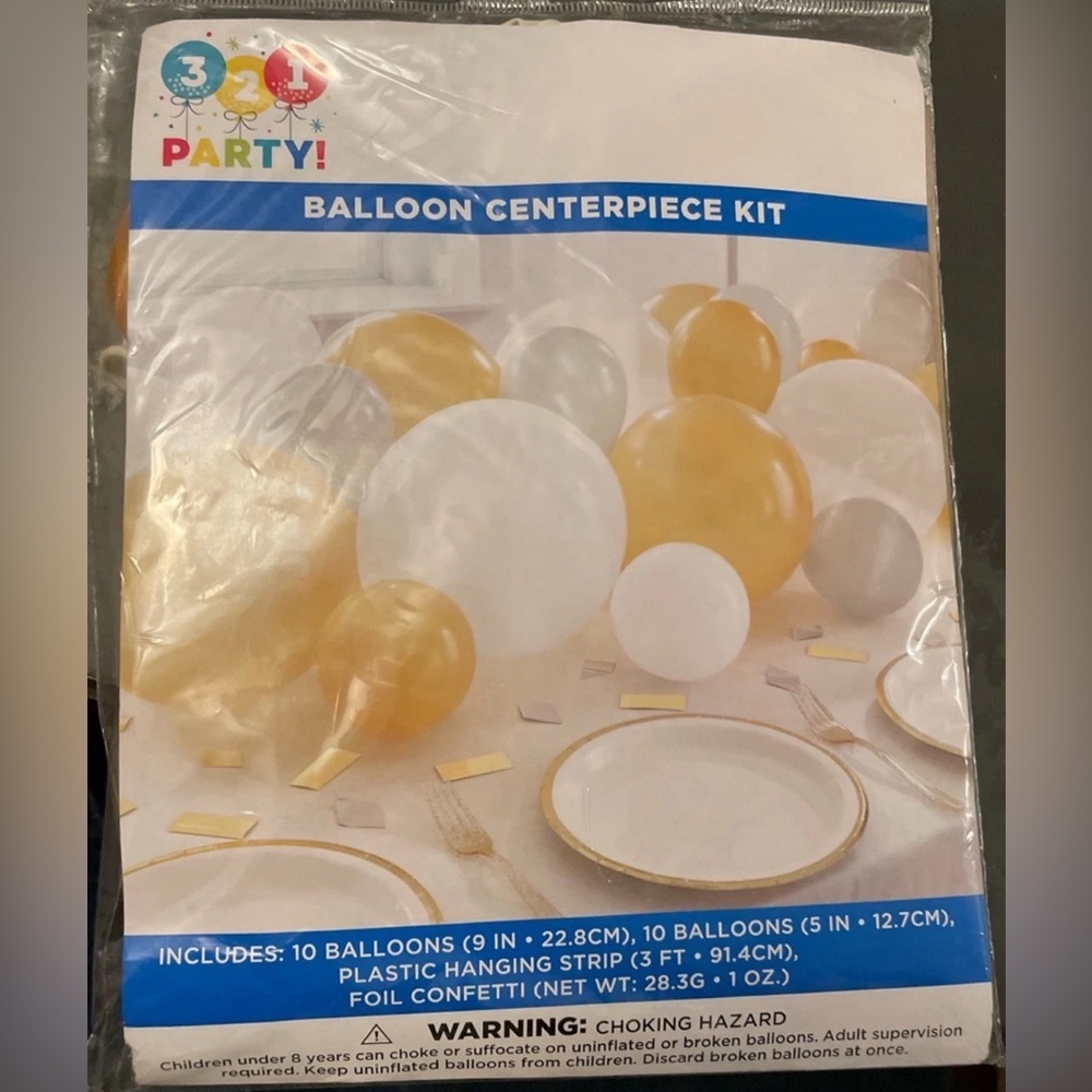 Balloon Centerpiece Kit - Gold and White​